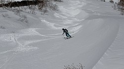 混雑する前の朝BCはパウダー。
